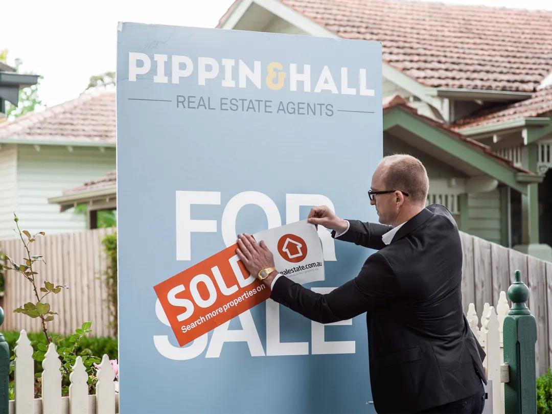 澳洲买房只需要付买房的钱吗？