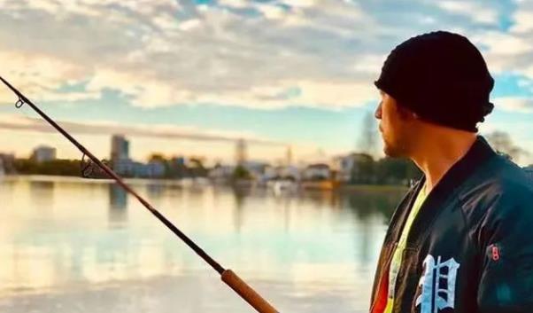 周杰伦现身澳洲布里斯班机场，网友直呼：求偶遇！