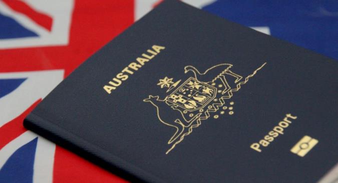 想要移居澳洲，绿卡与入籍该如何选择？