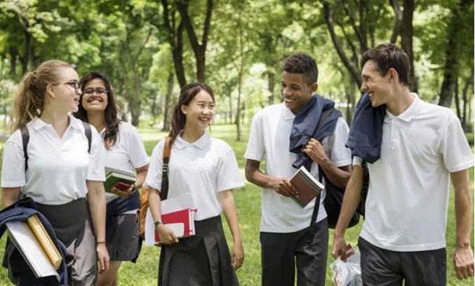 澳洲移民|海外留学生可进澳大利亚公立初高中？还能参加澳洲本土高考选读医生律师专业？