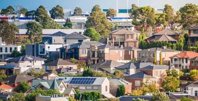 墨尔本房价上涨引发买家竞争，经济学家预计春季供应增多可缓解