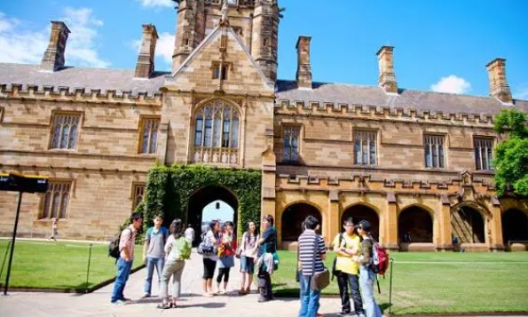 澳洲考虑提高留学生英文门槛 每年合格人数恐锐减3万