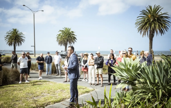 买⽅市场已经来了？！拍卖市场⾃开年以来依旧保持强劲！下半年或迎来降息？！