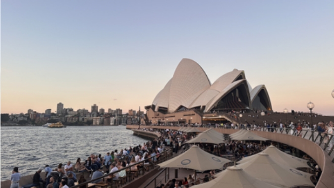 为什么中产，都在拼命涌入澳洲？