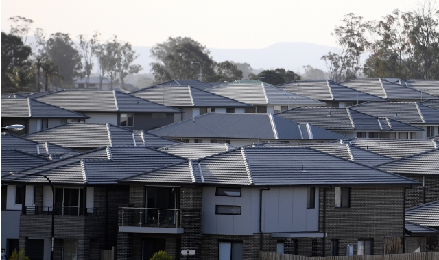 住房难题：澳洲年轻人与父母同住的新趋势