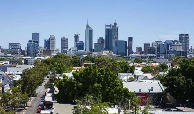 珀斯房产市场保持强劲，墨尔本市场面临挑战