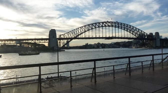 揭秘澳洲人的幽默感与俚语文化：从“G’day mate”到“Fair dinkum”