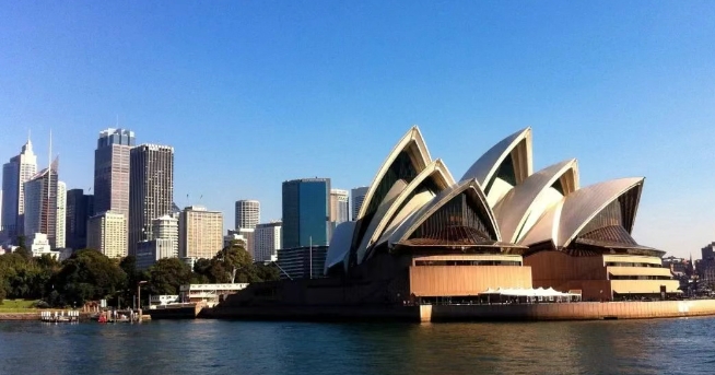 https://scms.jindingaus.com/澳洲移民全指南：2025年政策更新与申请路径