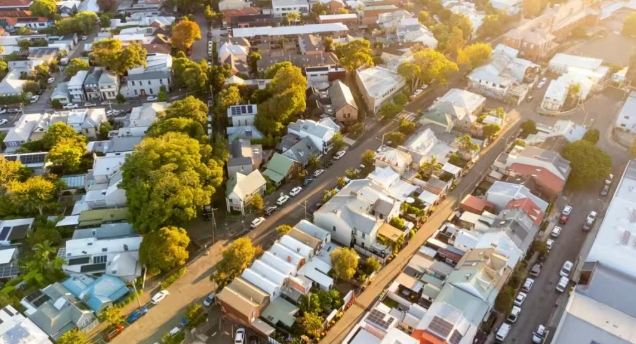 降息潮下的房价真相：反弹快，低端跑得远