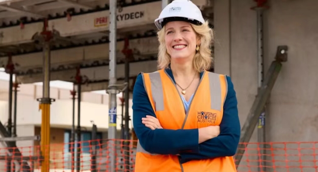 住房部长Clare O’Neil放话：先稳住规范，再给建筑商“松绑”