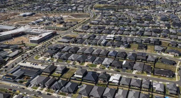 日增1223人、年缺20万套住房：澳洲“移民潮”遇上“建房荒”，房价房租谁买单？