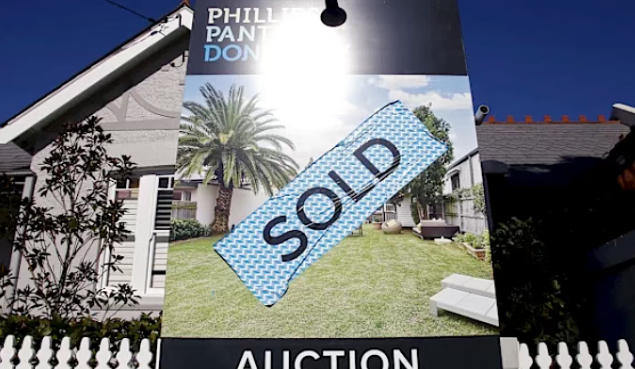 “降息暂停”挡不住买房人：清盘率冲至72%，春季拍卖桌依旧滚烫