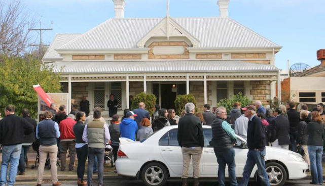 悉尼房价首破历史峰值，买家被迫“向外、向小、向旧”妥协