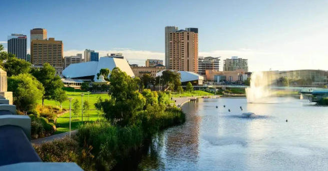 2025年12月澳洲旅行终极指南：8大必去目的地+避坑攻略