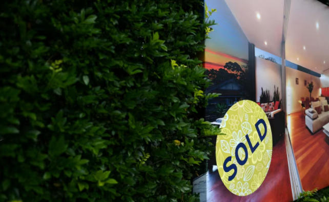 11月房价再涨1%,四倍于工资增长的住房价格增速迫使购房者望而却步