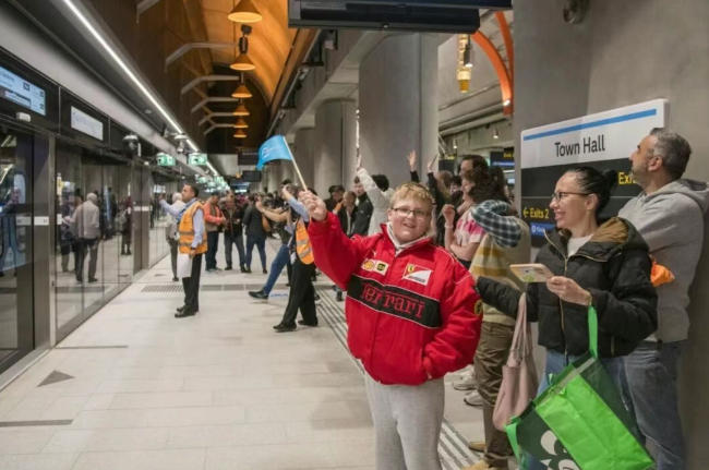 【澳洲·新闻】历史性一刻！墨尔本Metro Tunnel正式运营，周末乘车免费