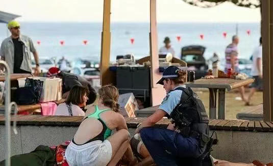 邦迪海滩枪声之后:一次极端悲剧,一次国家应急系统的全面体检