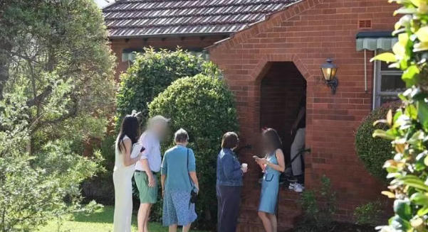 圣诞前：East Lindfield华人区“老宅”551万成交，溢价75万刷新纪录