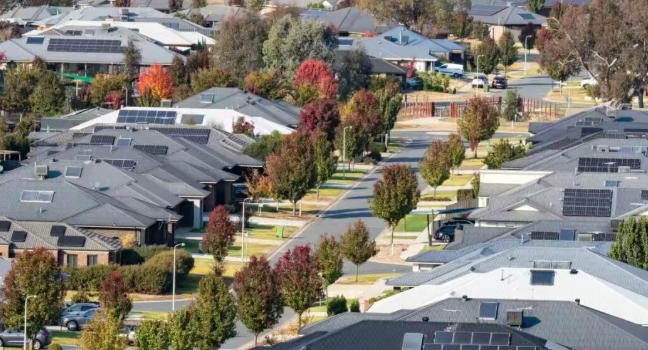 2025楼市“复盘”:三次降息托市、通胀成绊脚石,2026年还能涨8%吗?