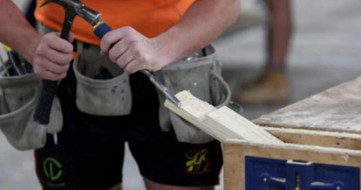 澳洲蓝领移民全景手册:年薪60-85万、三条路径、四种风险,一篇看懂值不值得来