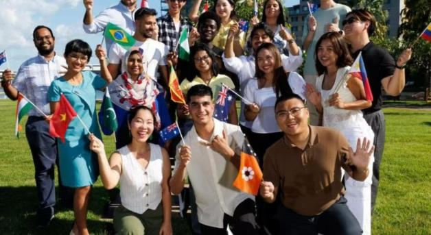 澳洲人口结构变迁：40岁与80岁群体激增如何重塑房地产市场