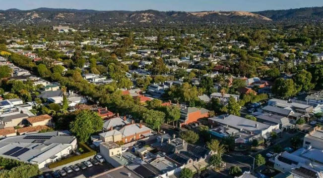 南澳州大选聚焦住房危机:两党推"换小房"印花税减免,高可省超10万澳元