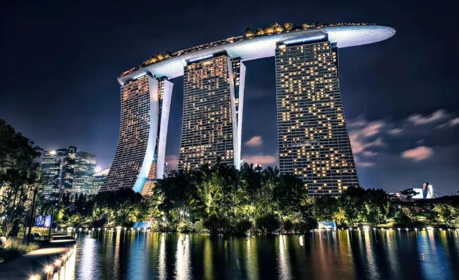 当导弹划过迪拜夜空：一场正在发生的财富大迁徙