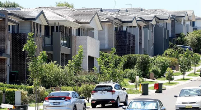 澳洲住房补贴向移民开放引激辩:5万永居居民获资助,政策漏洞成焦点